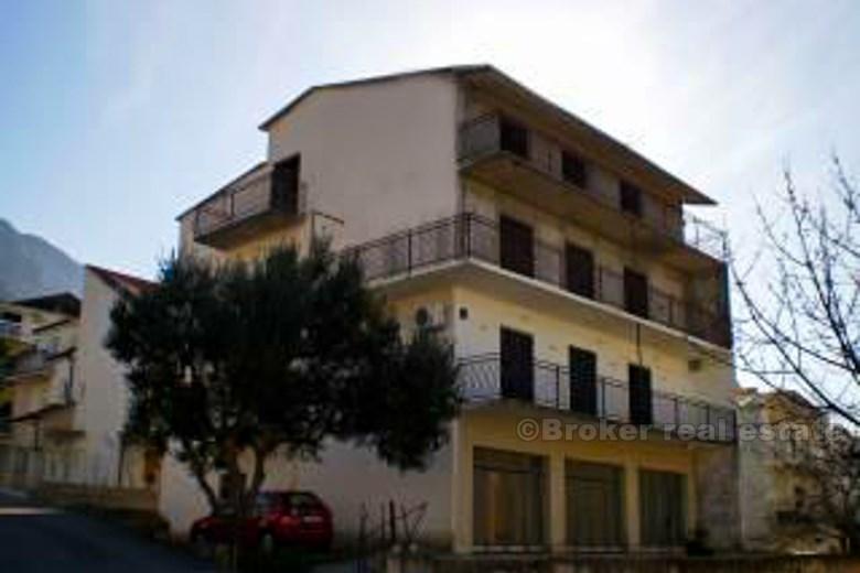 nedaleko Omiše, dům