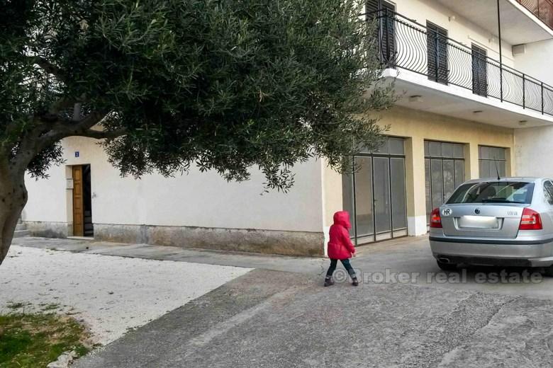 nedaleko Omiše, dům