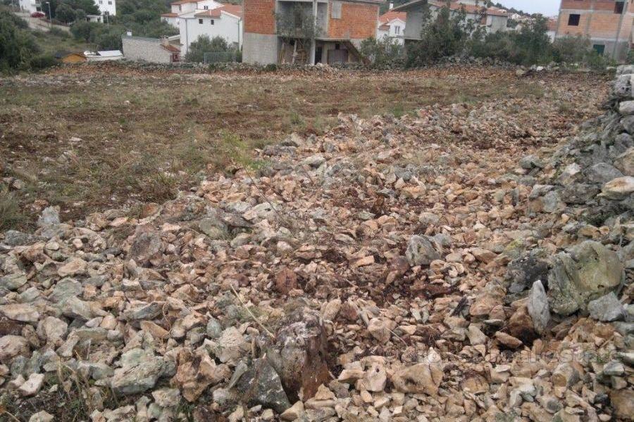 Près de Rogoznica, terrain à bâtir avec projet de maison