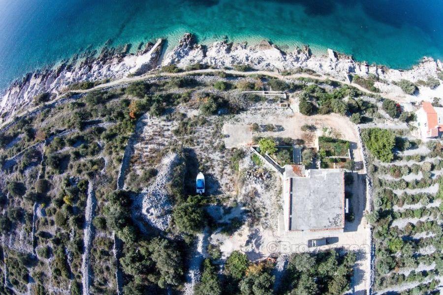 Rogoznica - casa non finita su due piani