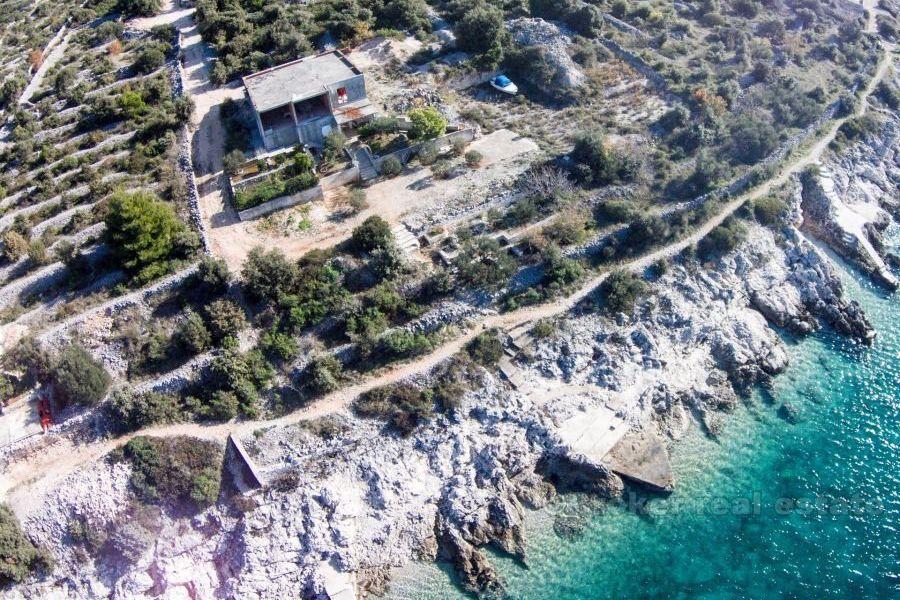 Rogoznica - casa non finita su due piani