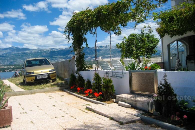 Novigrad, vicino a Zara, appartamento con tre camere da letto