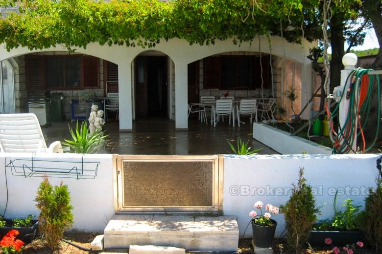 Novigrad, vicino a Zara, appartamento con tre camere da letto