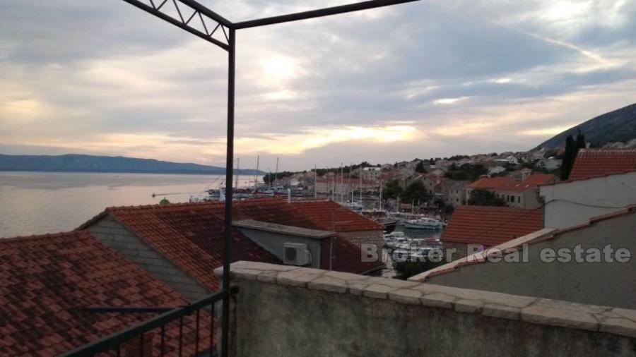 wyspa Brac, kamienny dom w centrum Bol