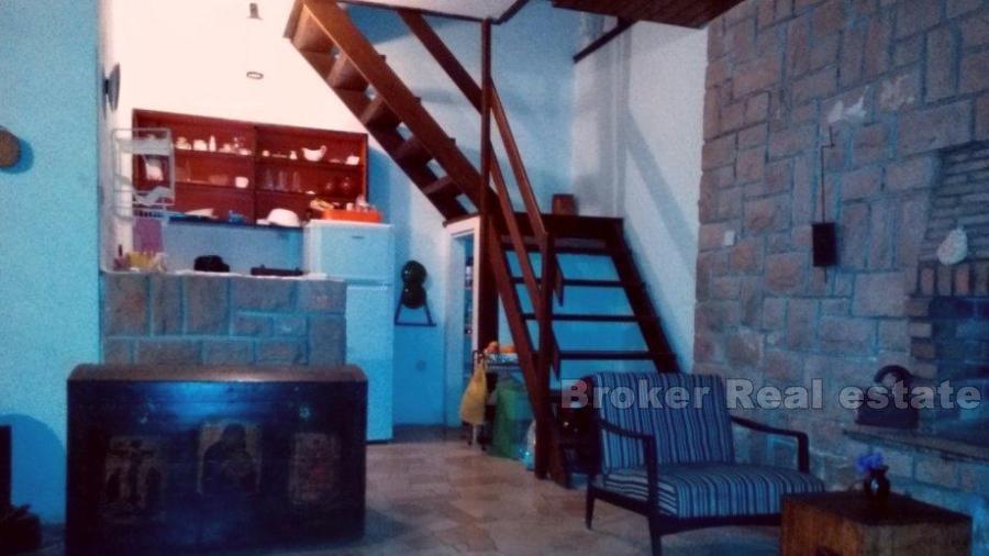 wyspa Brac, kamienny dom w centrum Bol