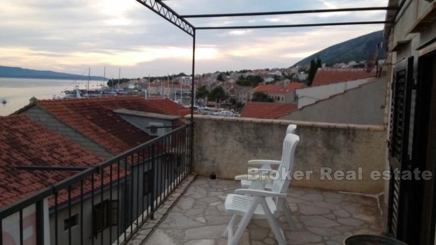 wyspa Brac, kamienny dom w centrum Bol