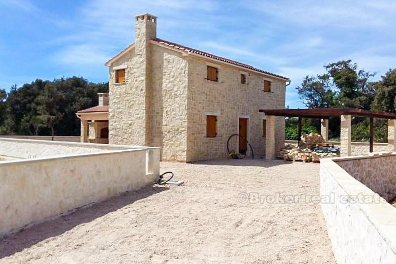 île de Ugljan, maison en pierre avec piscine