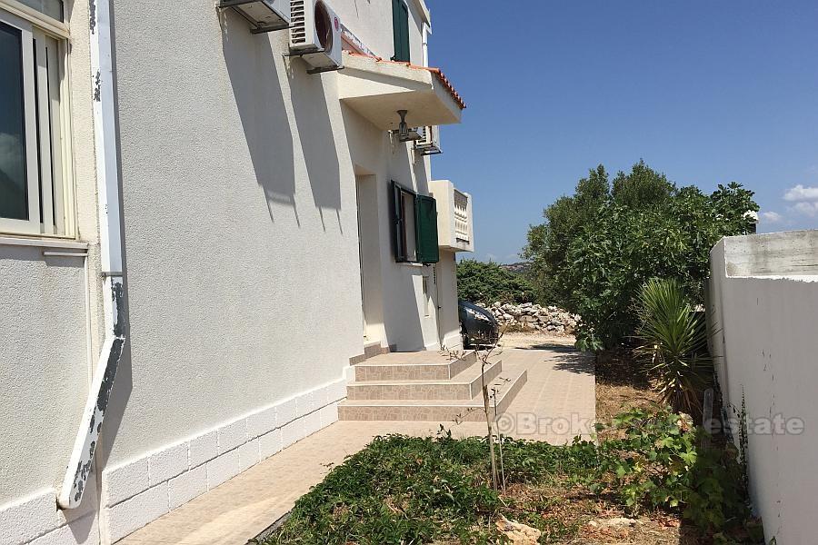 vicino a Rogoznica, casa