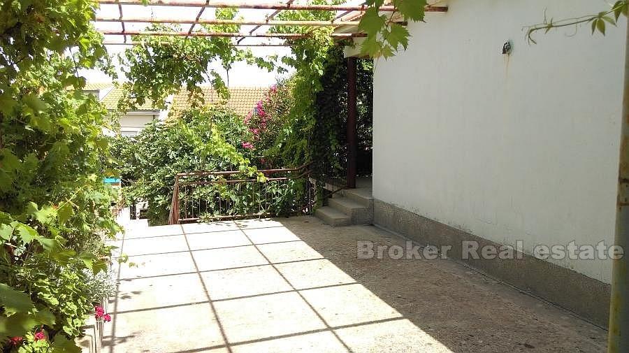 Ostrov Brač, rodinný dom, 3. rad od mora