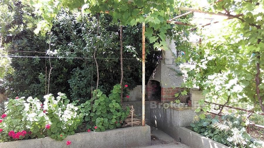 Ostrov Brač, rodinný dům, 3. řada od moře