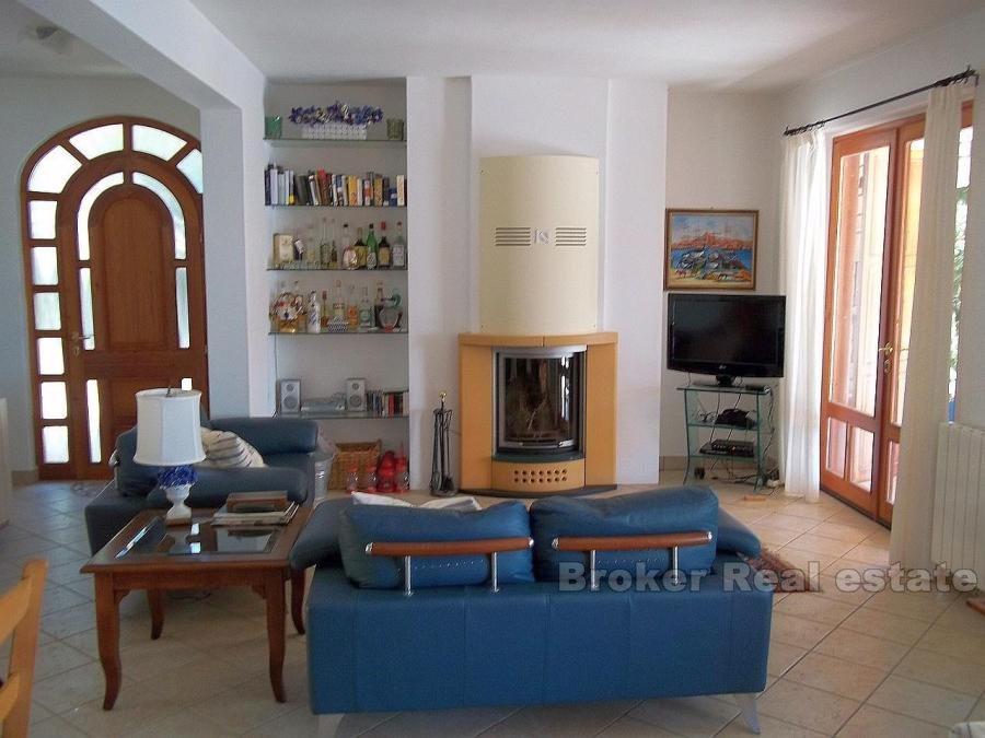 øya Korcula, hus ved sjøen