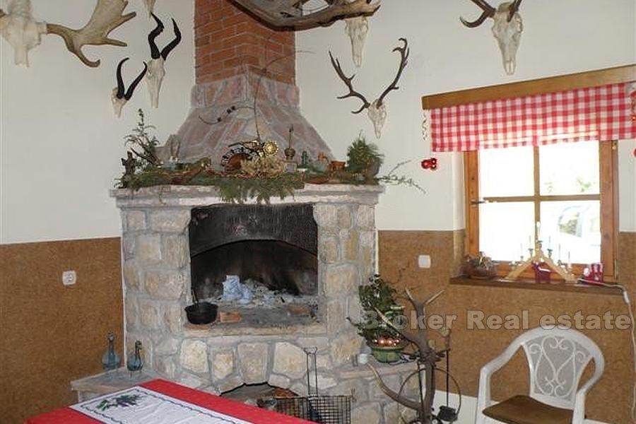 domy z wielkiej ziemi w pobliżu Ogulinie