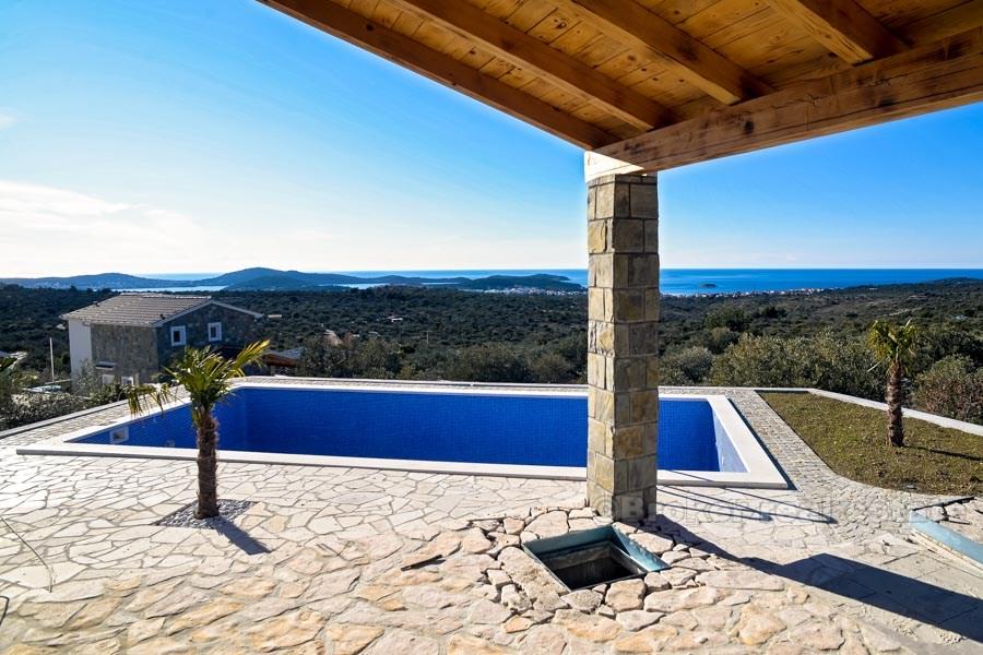 Rogoznica oblast, poslední dvě kamenné dostupné vily