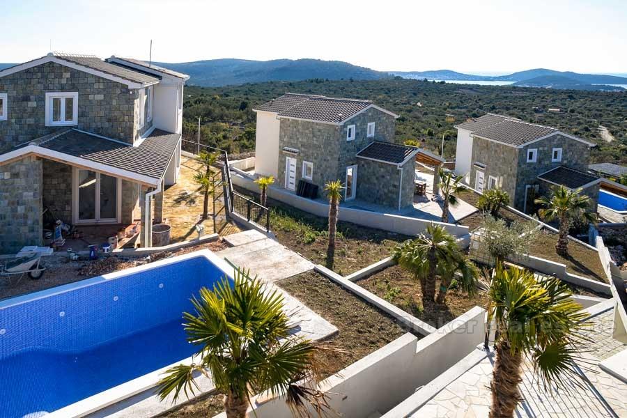 Područje Rogoznice, dostupne dvije vile