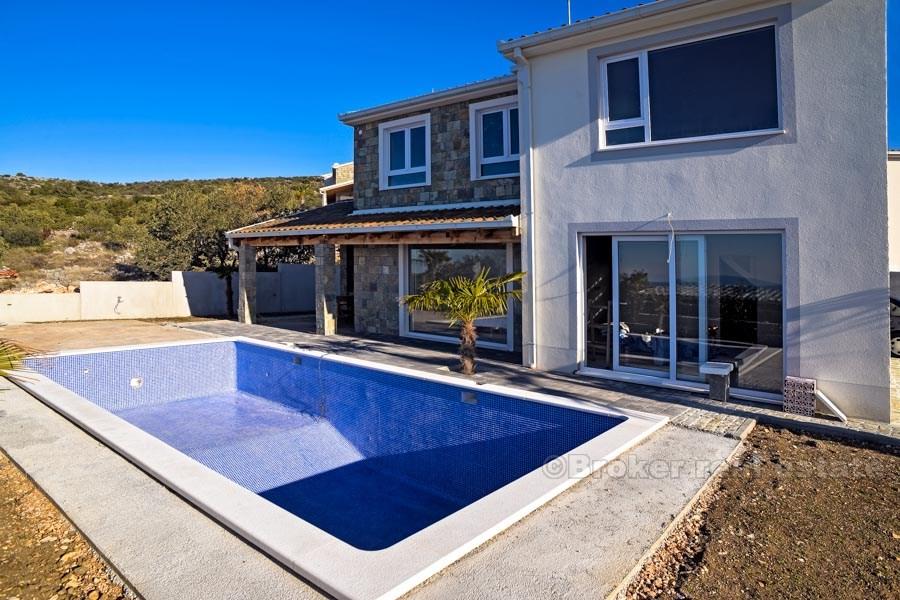 Područje Rogoznice, dostupne dvije vile