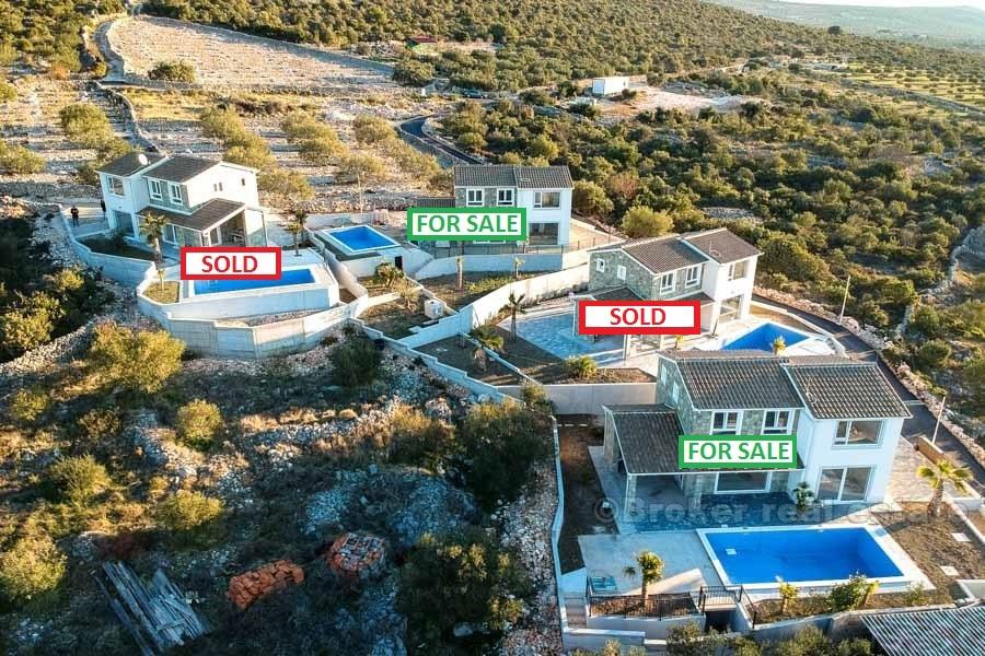 Područje Rogoznice, dostupne dvije vile