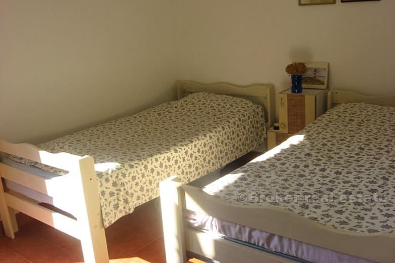 ön Hvar. Fristående hus med utsikt över havet