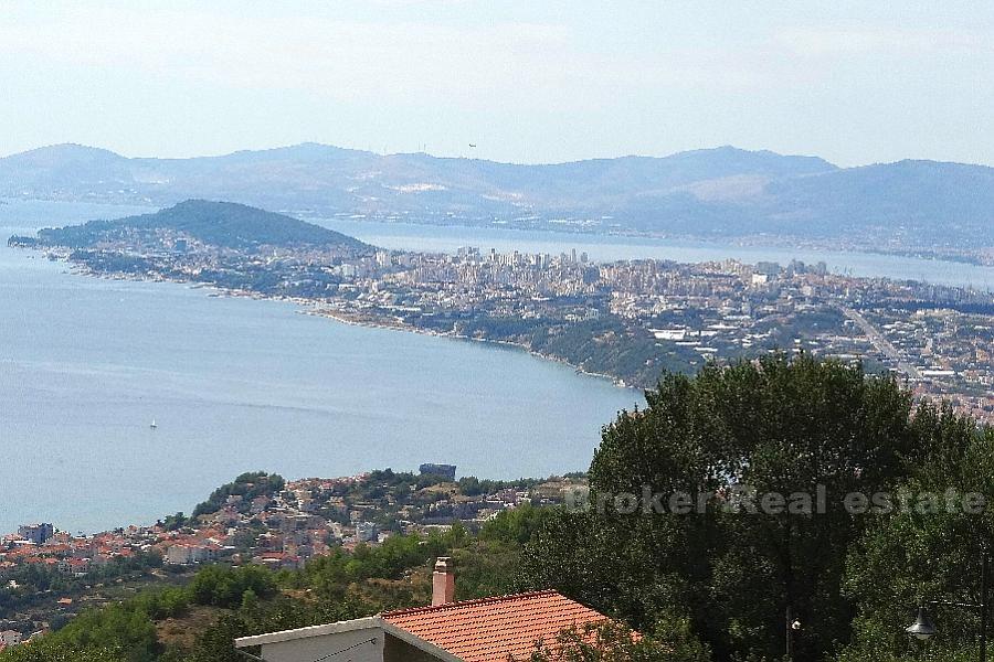 Podstrana, mala nedovršena kuća