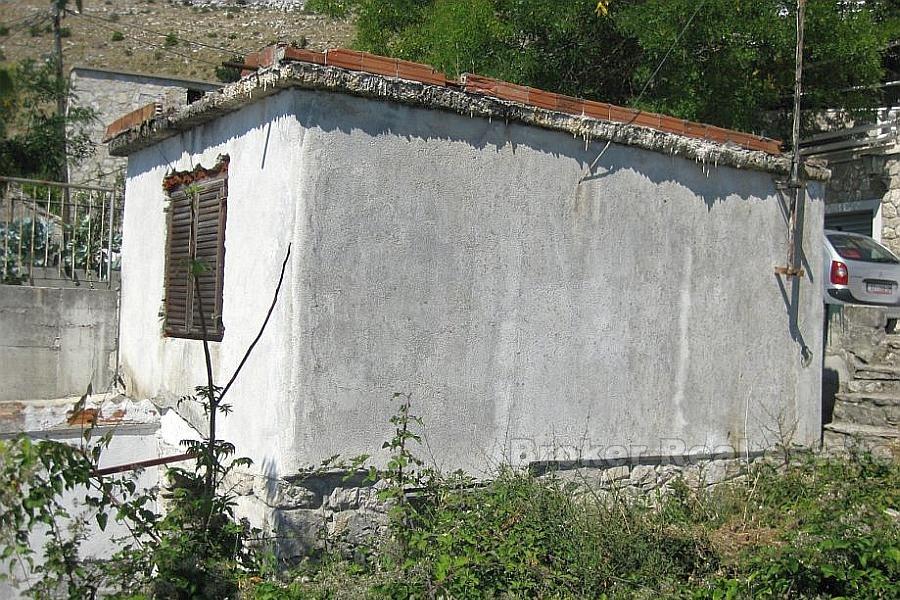 Podstrana, a small unfinished house
