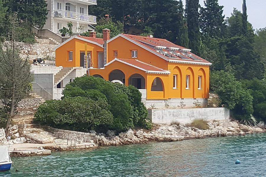 ön Korcula, villa vid havet