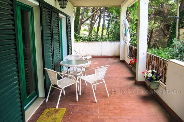 Près d'Omis, maison 2ème rangée de la mer