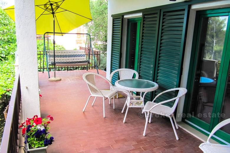 Près d'Omis, maison 2ème rangée de la mer