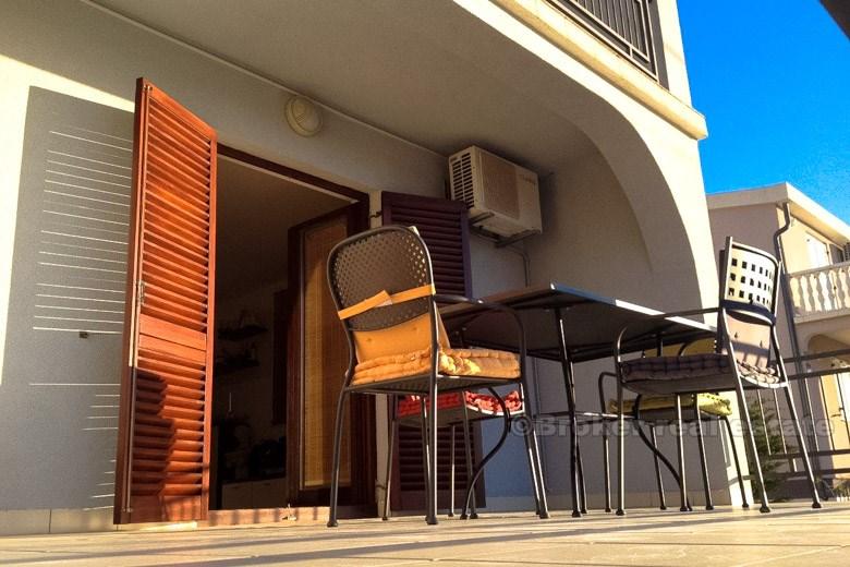 U blizini Karlobaga, lijep apartman
