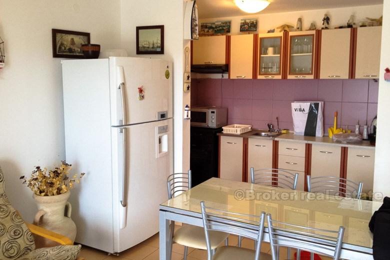 U blizini Karlobaga, lijep apartman