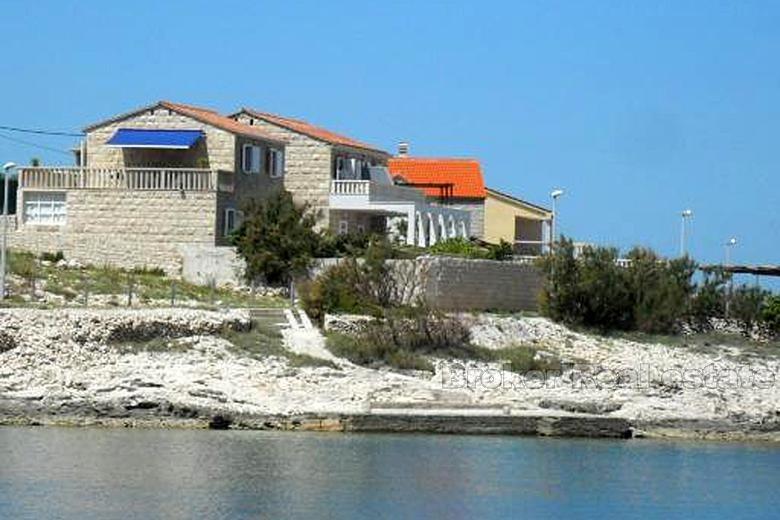 Ile de Brac, belle villa avec vue imprenable sur mer