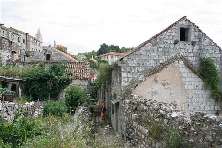 Ruiniertes Steinhaus
