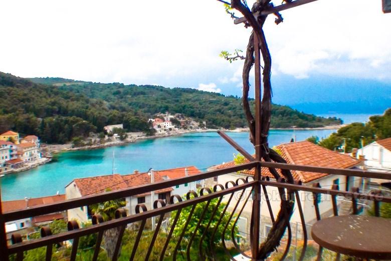 Island of Solta - Renovated detached house, 50 meters from the sea