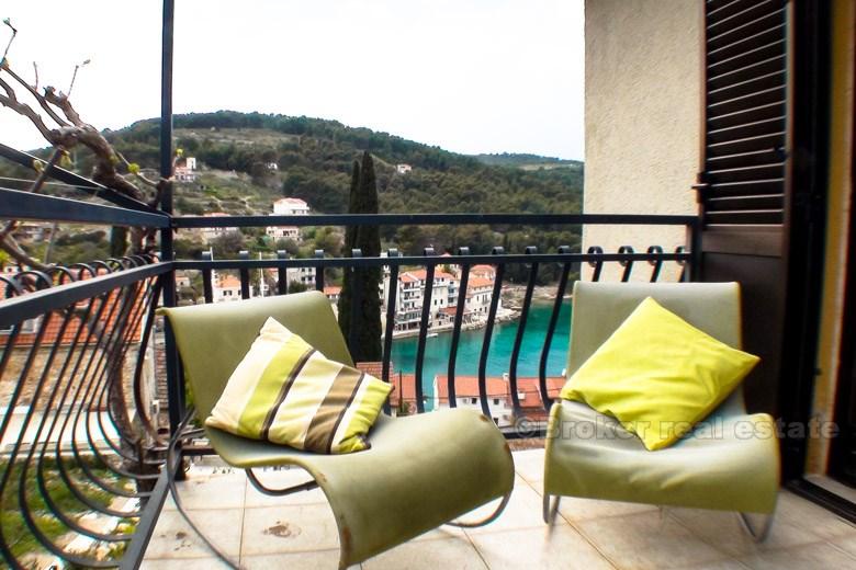 Island of Solta - Renovated detached house, 50 meters from the sea