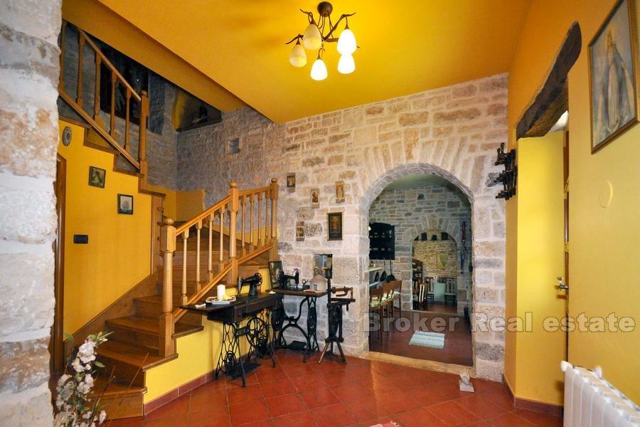 Pazin, stará kamenná vila z roku 1709.