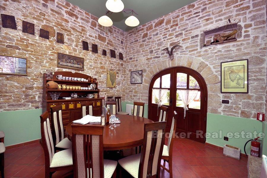 Pazin, stará kamenná vila z roku 1709.