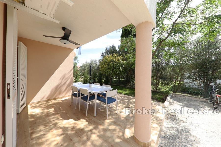 Blisko Zadaru - Odnowiony apartament z dwiema sypialniami blisko morza