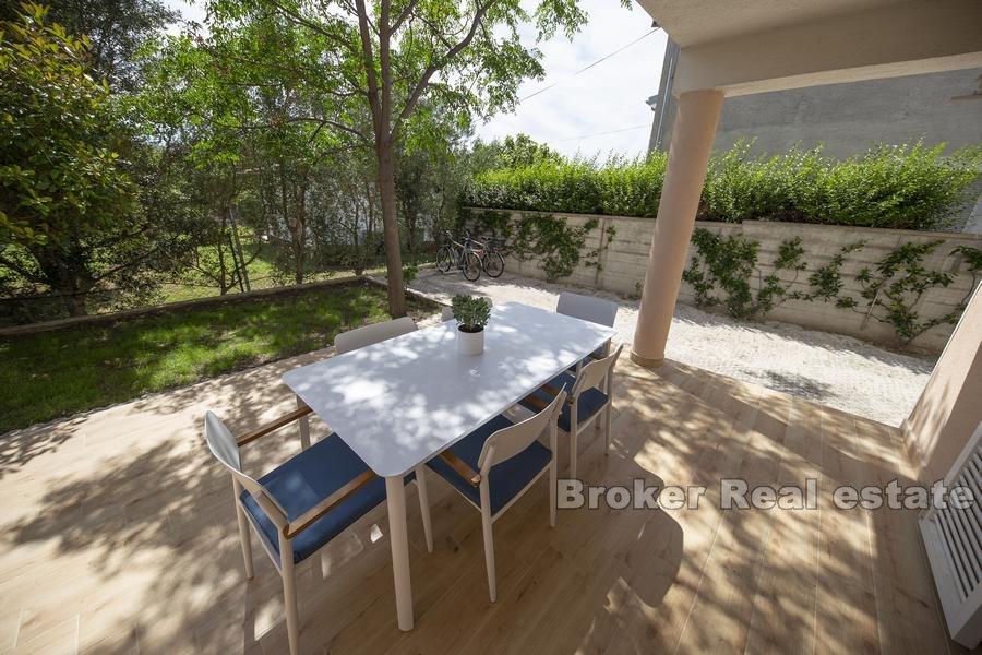 Blisko Zadaru - Odnowiony apartament z dwiema sypialniami blisko morza