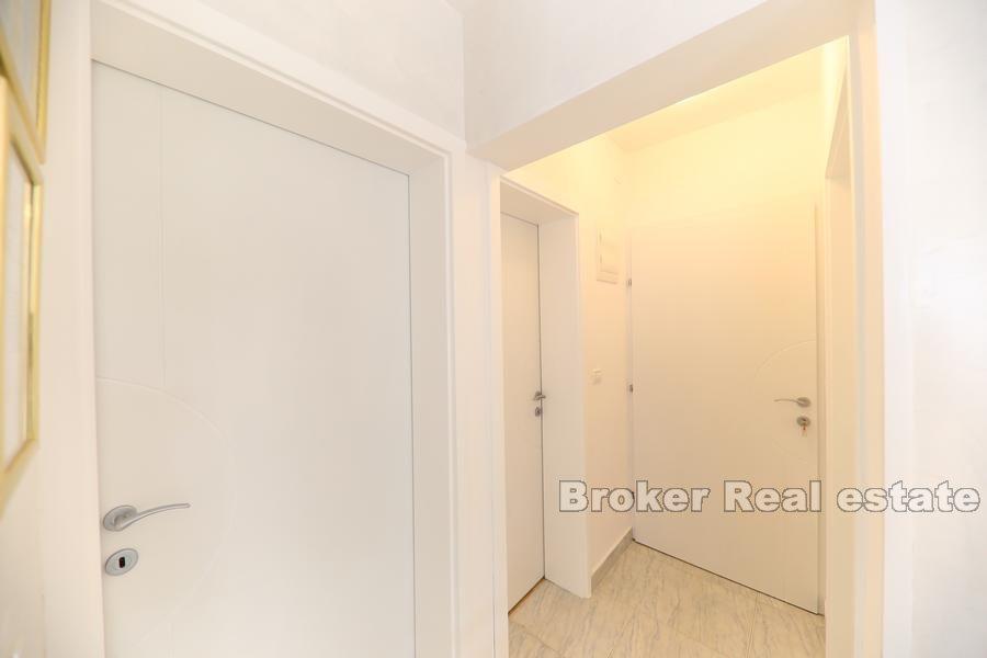 Blisko Zadaru - Odnowiony apartament z dwiema sypialniami blisko morza