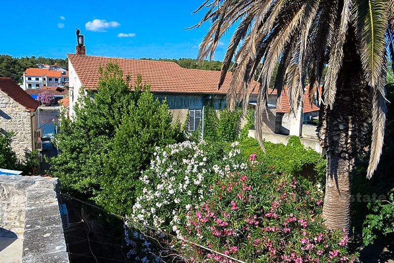 Island of Hvar, romantic Dalmatian house for renovation