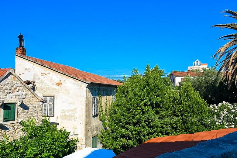 Island of Hvar, romantic Dalmatian house for renovation