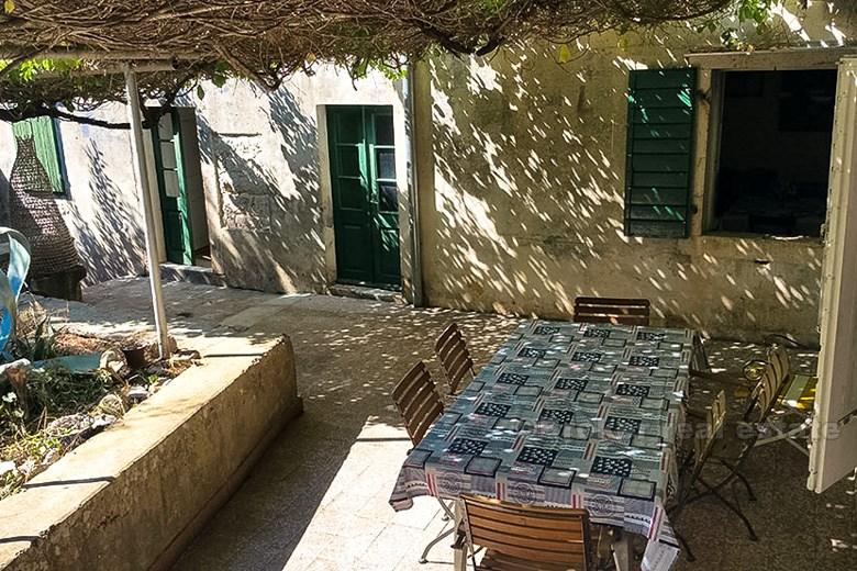 Island of Hvar, romantic Dalmatian house for renovation