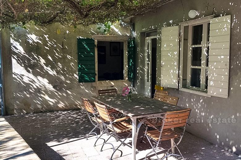 Island of Hvar, romantic Dalmatian house for renovation