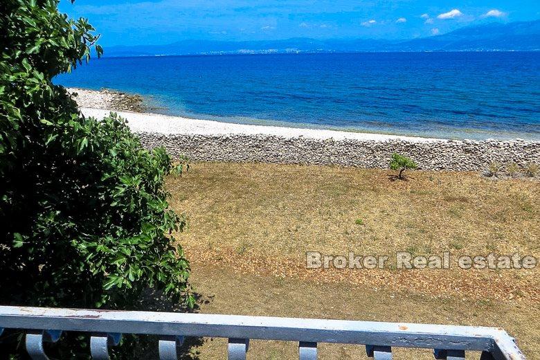 Otok Brač, kuća uz plažu s prekrasnim pogledom