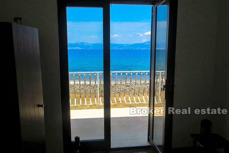 Otok Brač, kuća uz plažu s prekrasnim pogledom