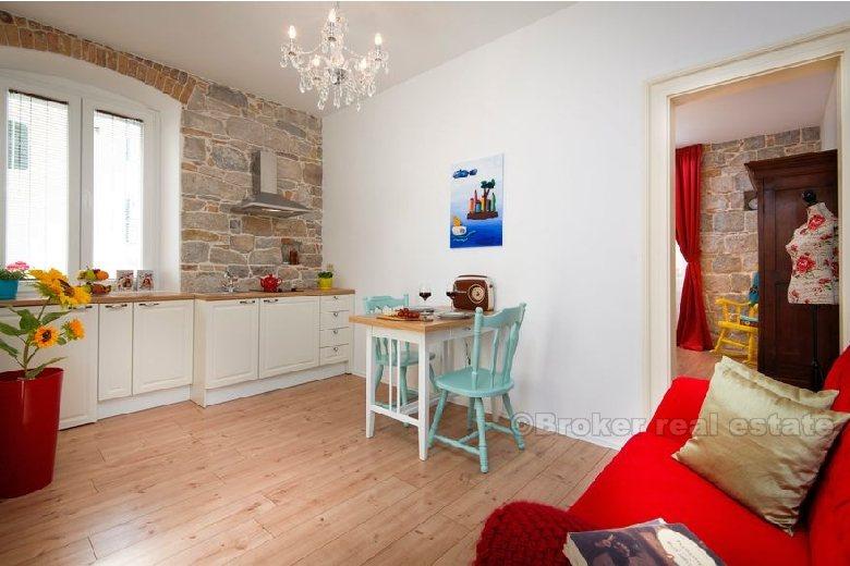 Split center - apartament położony w ładnym kamiennym domu