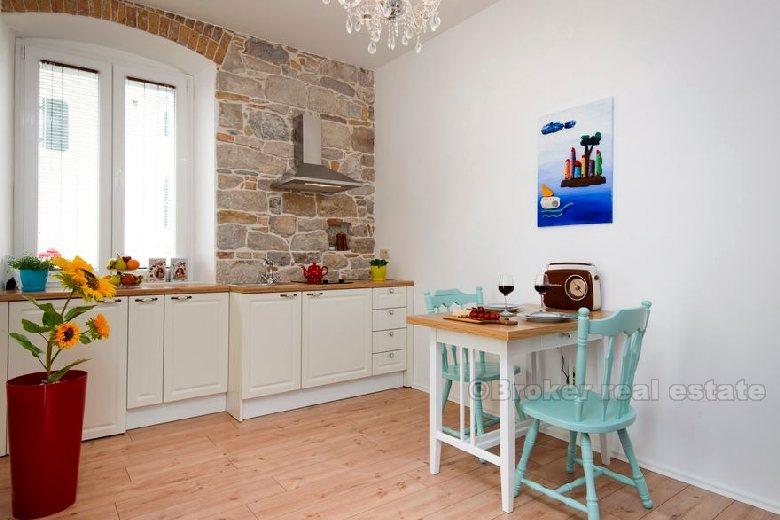 Split center - apartament położony w ładnym kamiennym domu