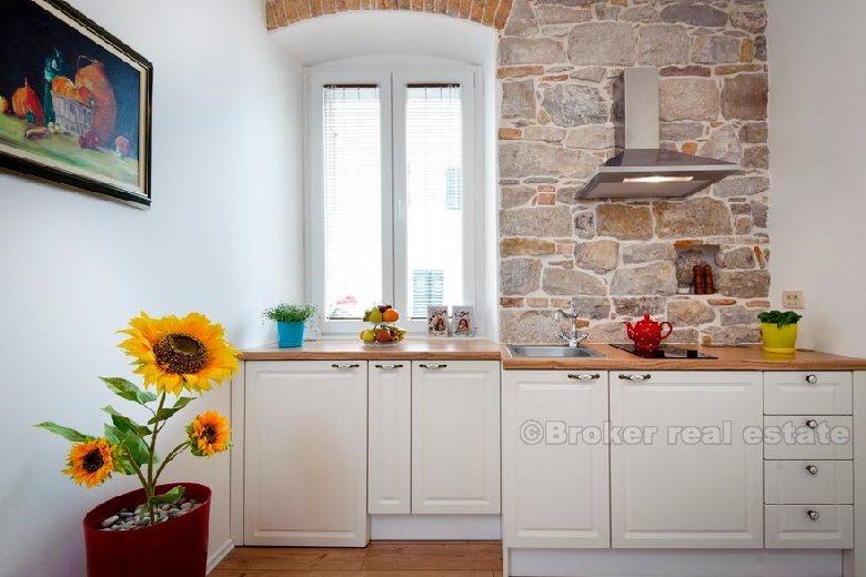 Split center - apartament położony w ładnym kamiennym domu