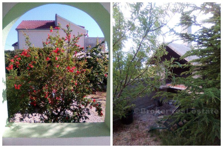 Zadar - Dom z widokiem na morze, otoczony śródziemnomorskim ogrodem