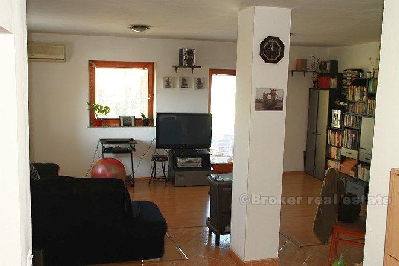 Zara - Casa con vista mare, circondata da giardino mediterraneo