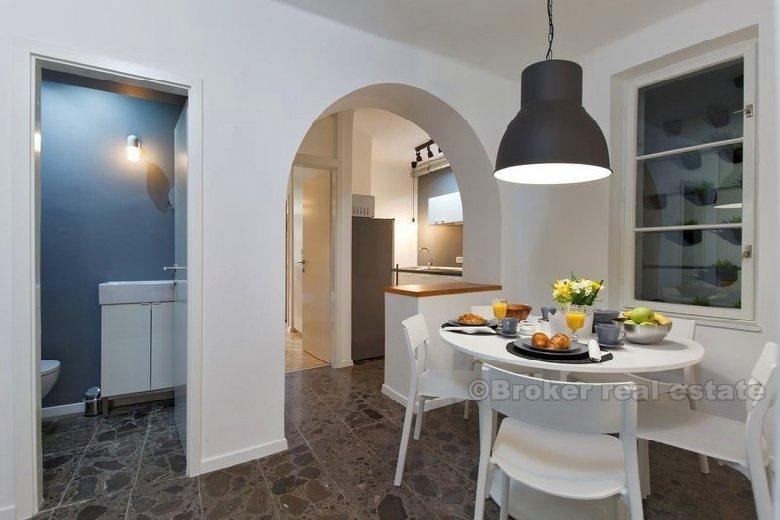 Split - Nově zařízený apartmán se dvěma ložnicemi