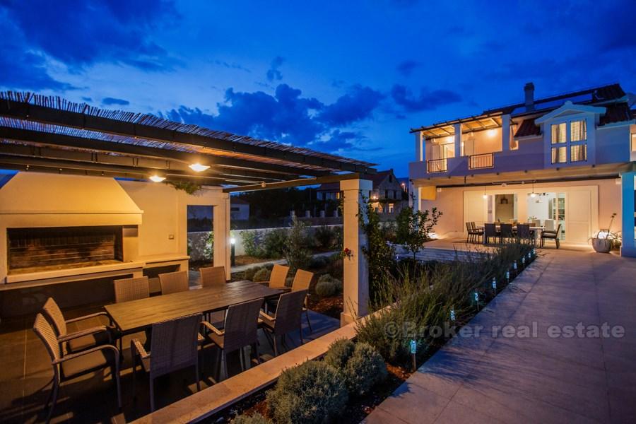 Wyspa Solta, nowo wybudowana willa z basenem